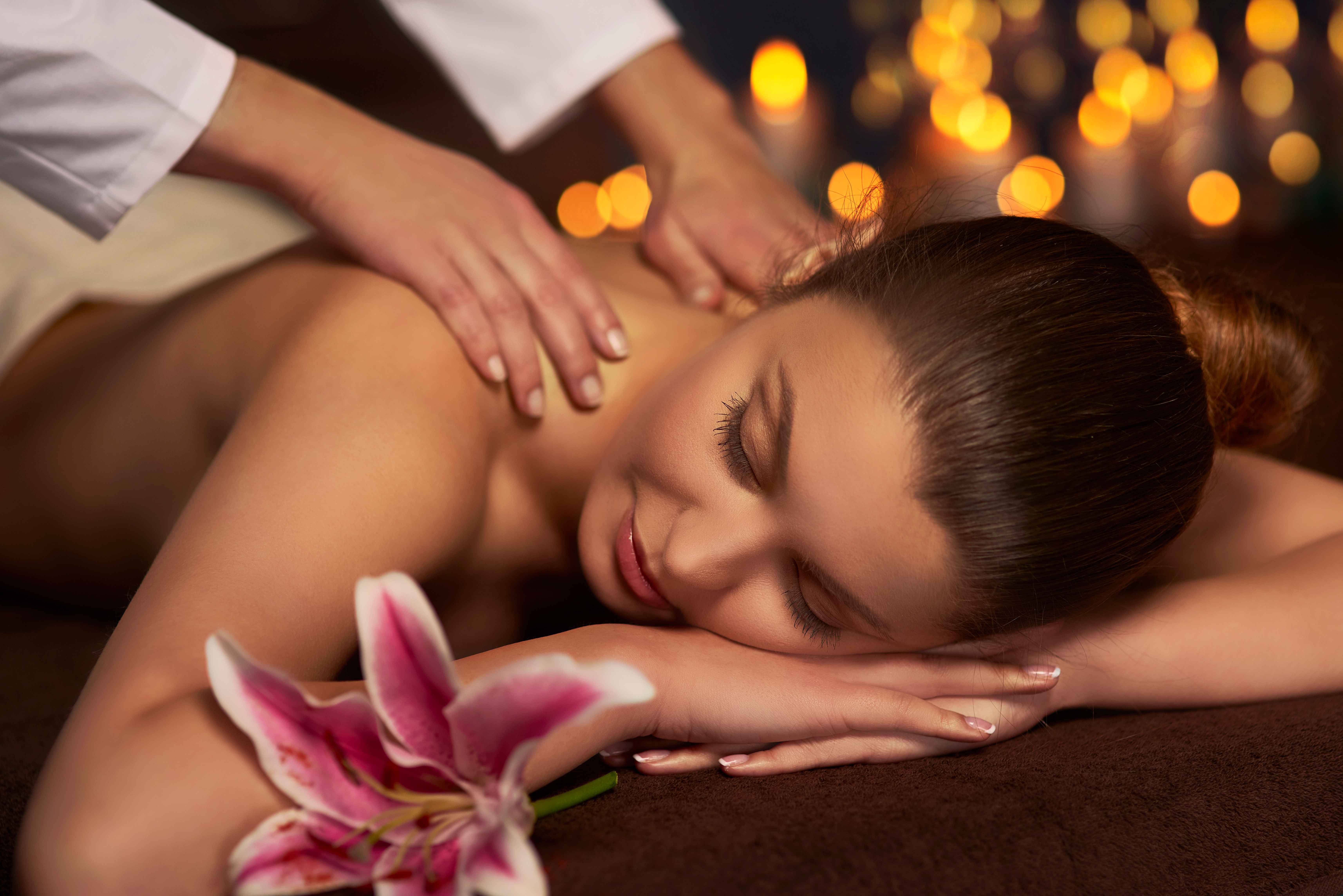Kopf-Schulter-Rücken Massage